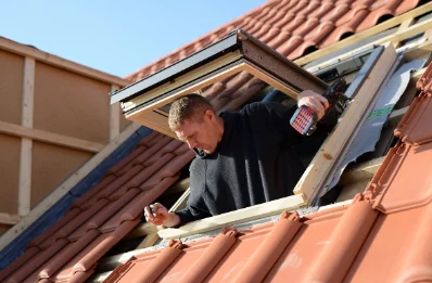 Pose de fenêtres de toit Velux à Bissezeele